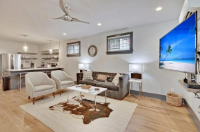 The Dunes on Coming Chic 8BD luxury duplex 2 blocks from King Street